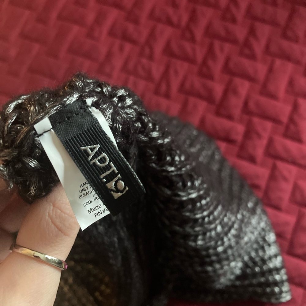 Metallic Knit Infinity Scarf 🧣 - Picture 4 of 4
